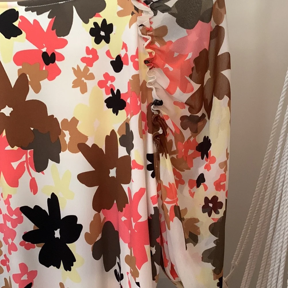 2/$15 Calvin Klein- Floral print Women’s Blouse Size Medium - Picture 5 of 6